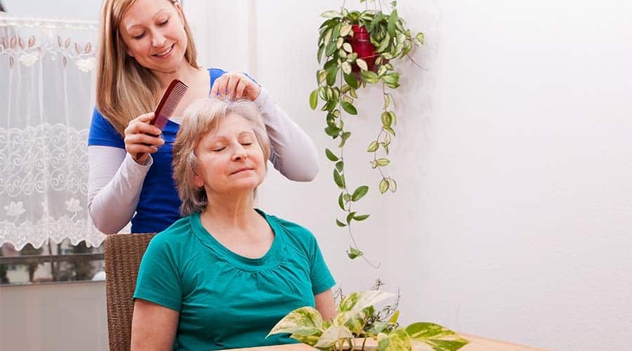 Caregiver In Houston Providing In Home Senior Care 